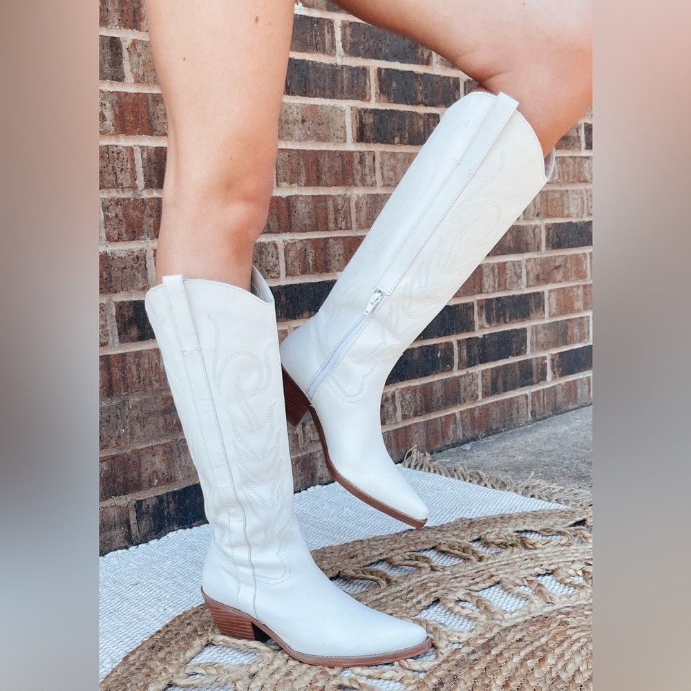 Coconut by Matisse Agency Western Boots | White